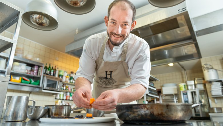 In der Küche zaubert Stefan Hueber, © Niederösterreich Werbung/Rita Newman