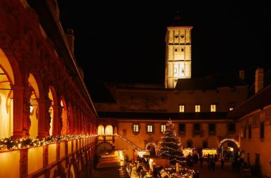 Renaissanceschloss in vorweihnachtlichem Glanz, © Rupert Pessl