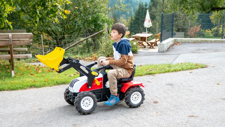 Trettraktor im Einsatz, © Familie Grasberger