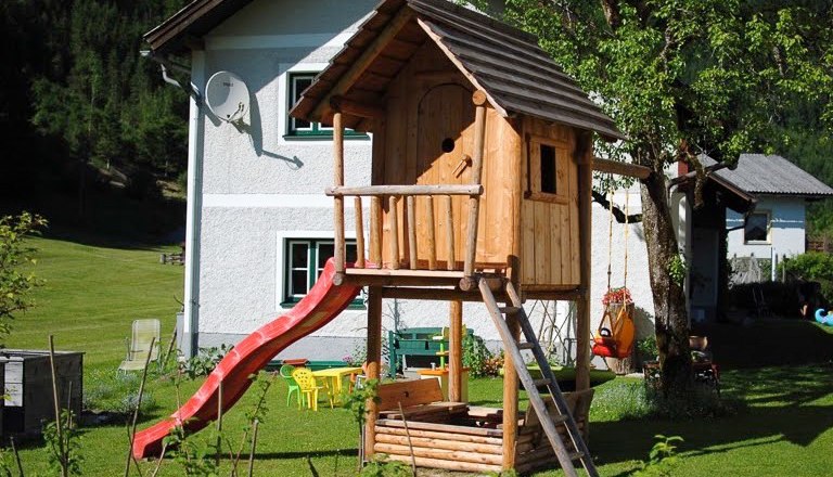 Ferienhaus Eva Deufl - Spielturm mit Sandkiste, © Ferienhaus Eva Deufl