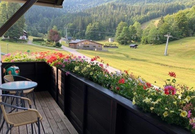 Balkon Ferienwohnung im Sommer, © Margarete Teufel