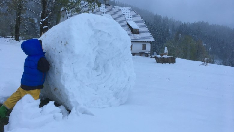 Schneemassen laden zum Spielen ein, © Johannes Hoyos