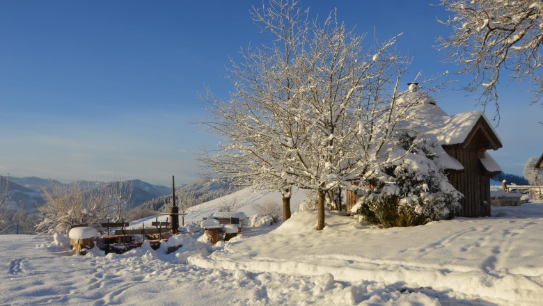 Unsere schneebedeckte Grillhütte, © Gottfried & Rosina Wagner