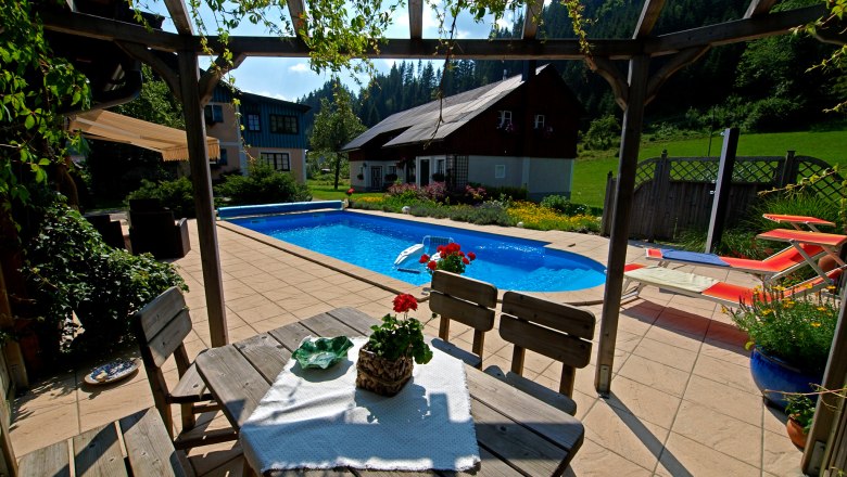 Ferienhaus Eva Deufl - Pool, Laube, © Ferienhaus Eva Deufl