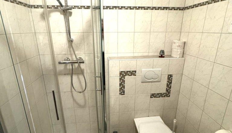 Dusche Doppelzimmer, © Höbarten