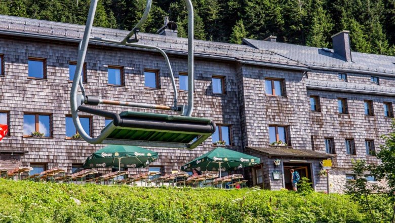 Direkt an der Bergstation: Das Ötscherschutzhaus, © Ludwig Fahrnberger