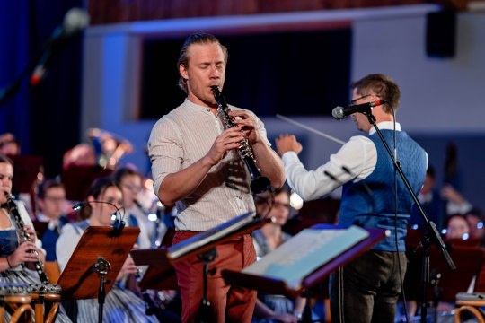 Musikalische Einlage mit Intendanten Frédéric Alvarado-Dupuy, © Fred Lindmoser