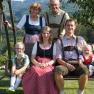 Familienfoto im Garten, © Fam. Büchinger