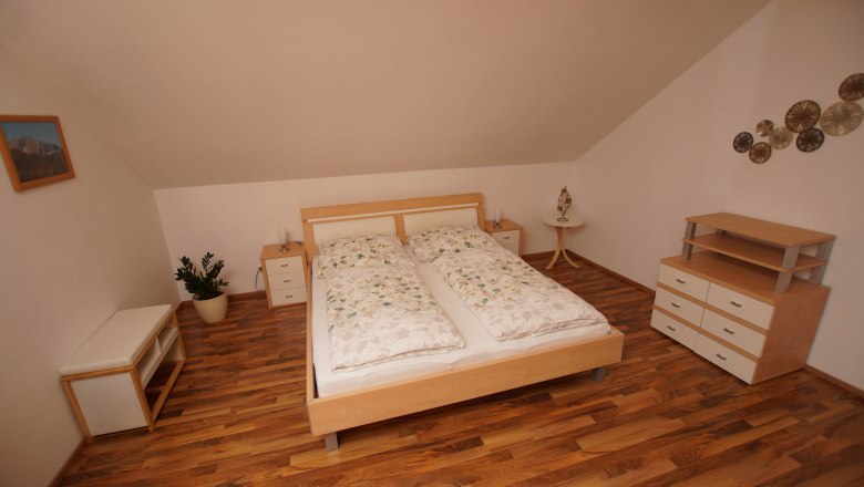 Schlafzimmer 1 in der Ferienwohnung Steiner, © Gertrude Steiner