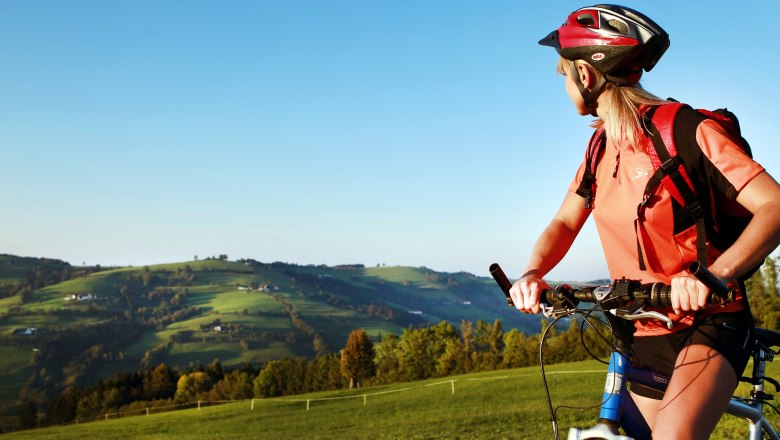 Radfahren am Panoramahöhenweg, © weinfranz.at