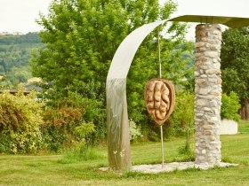 Nuss-Skulptur in Krummnußbaum, © Donau NÖ Tourismus/Klaus Engelmayer