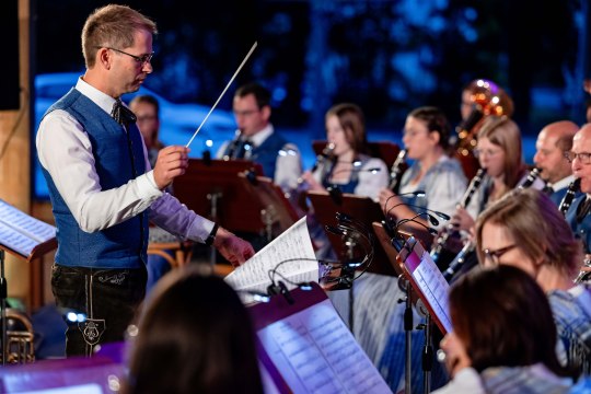 Kapellmeister Christoph Fuchsluger beim Abendkonzert, © Fred Lindmoser