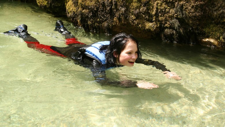 Raftingtour auf der Salza - Pause im glasklaren Trinkwasserfluß., © (C)FotoLois.com, Alois Spandl