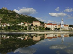 Blick von der Radfähre Rossatz auf Dürnstein, © Donau Niederösterreich/Gregor Semrad